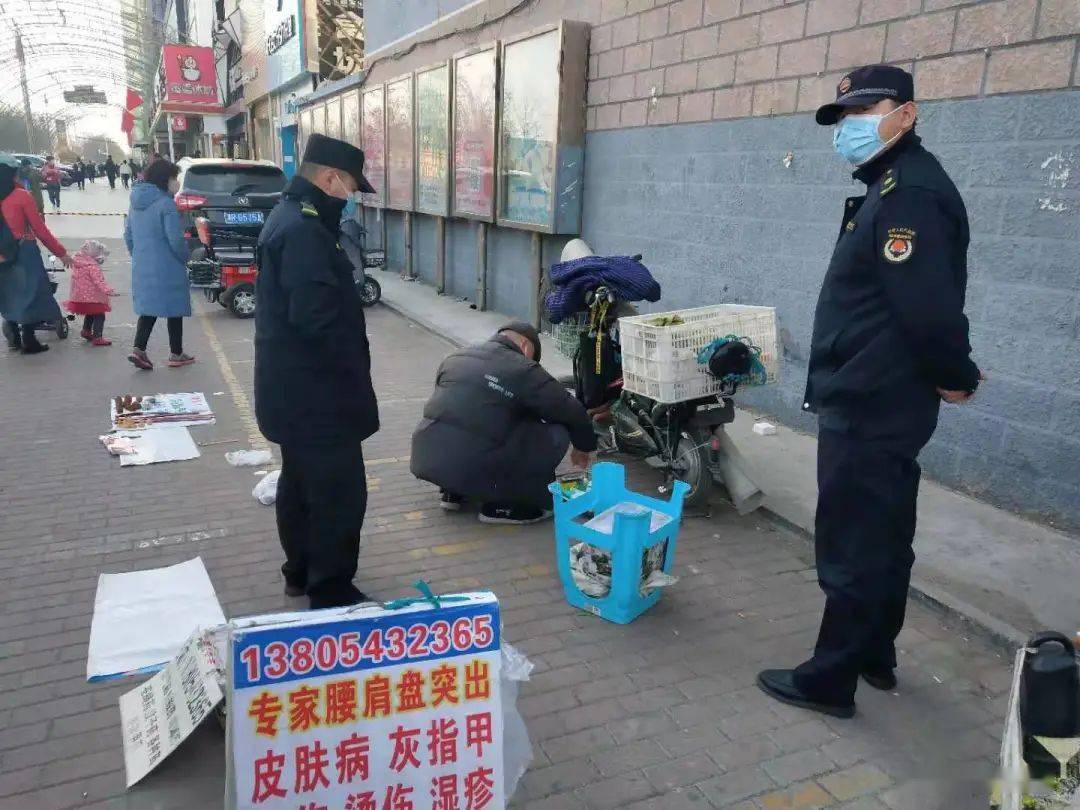 造謠武漢有人販子是一種不負(fù)責(zé)任和不道德的行為，會對社會造成不良影響。如果確實(shí)存在造謠行為，那么應(yīng)該受到法律的制裁。，根據(jù)中華人民共和國治安管理處罰法的規(guī)定，散布謠言故意擾亂公共秩序的，可能面臨罰款、拘留等行政處罰。而如果情節(jié)嚴(yán)重，還可能構(gòu)成刑事行業(yè)，依法追究刑事責(zé)任。因此，對于造謠行為，我們應(yīng)該堅(jiān)決反對并予以打擊。，此外，我們也應(yīng)該保持理性思維和客觀態(tài)度，不盲目相信和傳播未經(jīng)證實(shí)的消息，避免造成不必要的恐慌和混亂。如果有關(guān)于人販子的確切信息或疑慮，應(yīng)該及時報(bào)告給相關(guān)部門，以便他們進(jìn)行調(diào)查和處理。