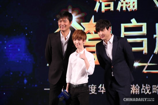 這句話的意思是，李晨和鄭愷在演唱時(shí)，各自真實(shí)演唱，沒有假唱，即他們的演唱是真實(shí)的，有實(shí)際的聲音輸出，沒有經(jīng)過任何修飾或者替換。這種情況通常出現(xiàn)在現(xiàn)場(chǎng)演出或者節(jié)目中，是對(duì)他們演唱實(shí)力的肯定和贊揚(yáng)。同時(shí)也說明了他們可能具有一定的音樂才華和表演能力。