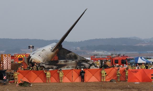 韓國客機(jī)起火已致62人死亡