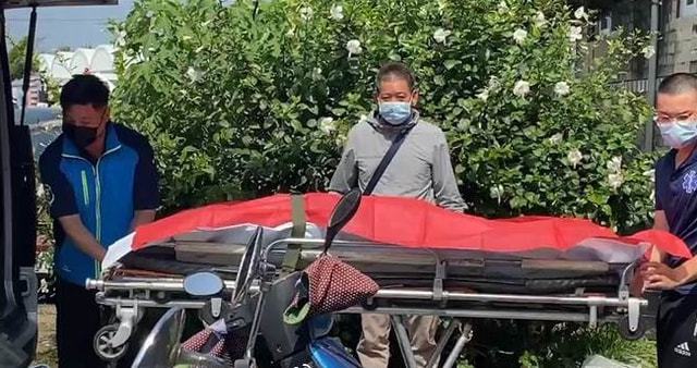32歲男飛行員在?？谝淮髽蚴?lián)