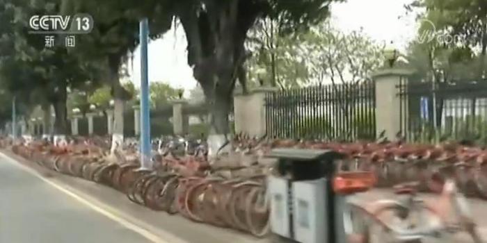 廣州街邊堆積上千輛廢棄共享電單車