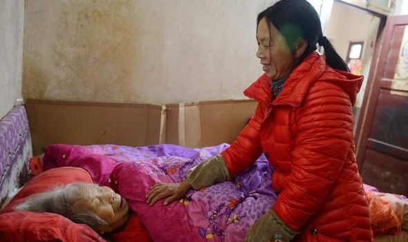 女子全裸死在前夫家 現(xiàn)任拒付喪葬費
